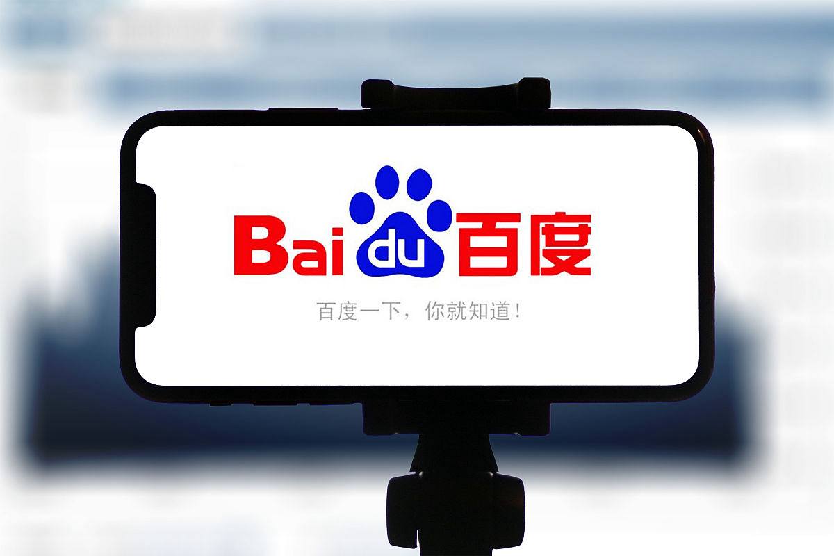 女子吸毒鼻沾粉被海关当场抓获